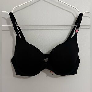 Victoria’s Secret NWT tshirt bra size 34b